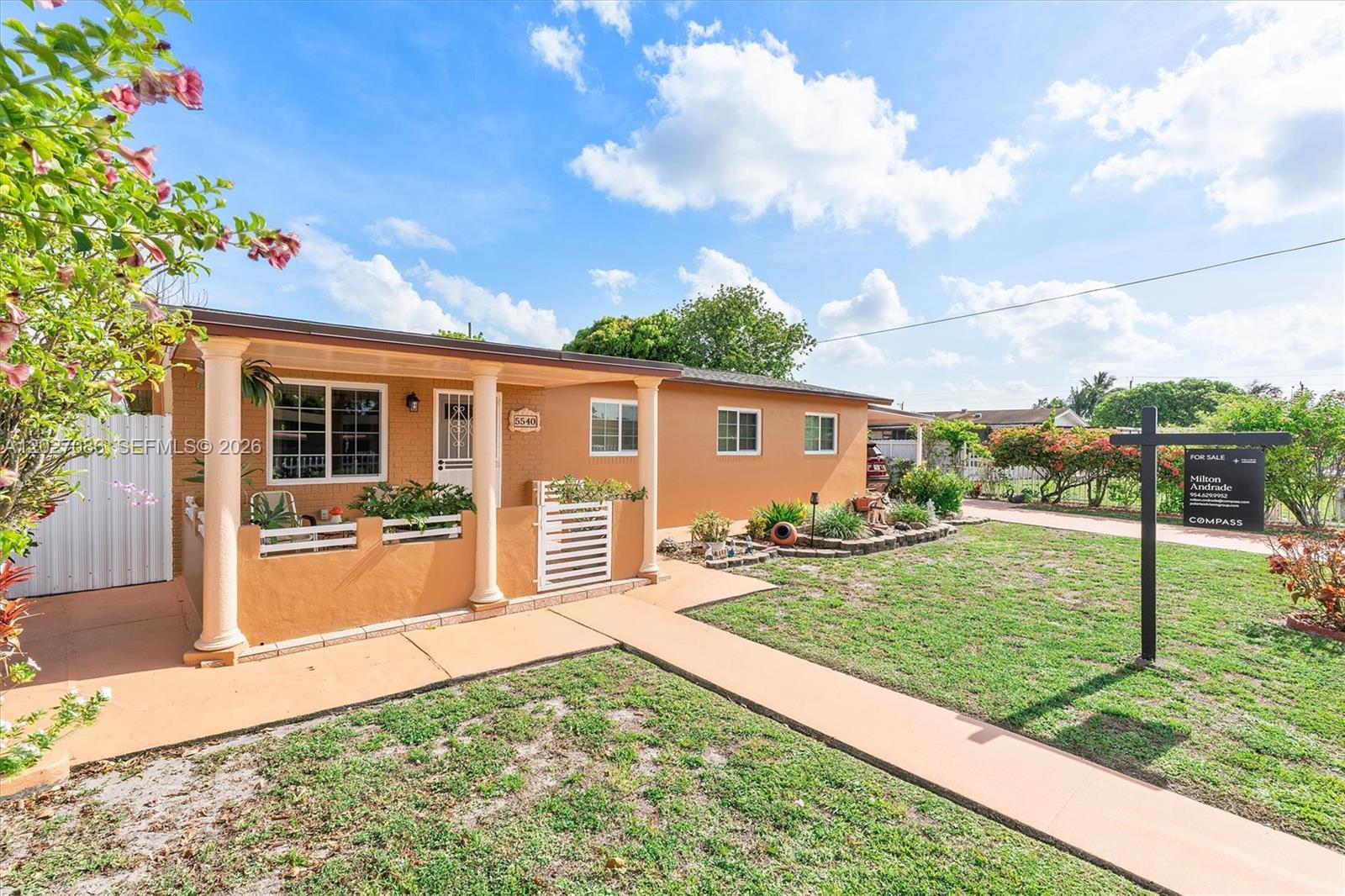 CAROL CITY LAKE STEVEN ES - Residential