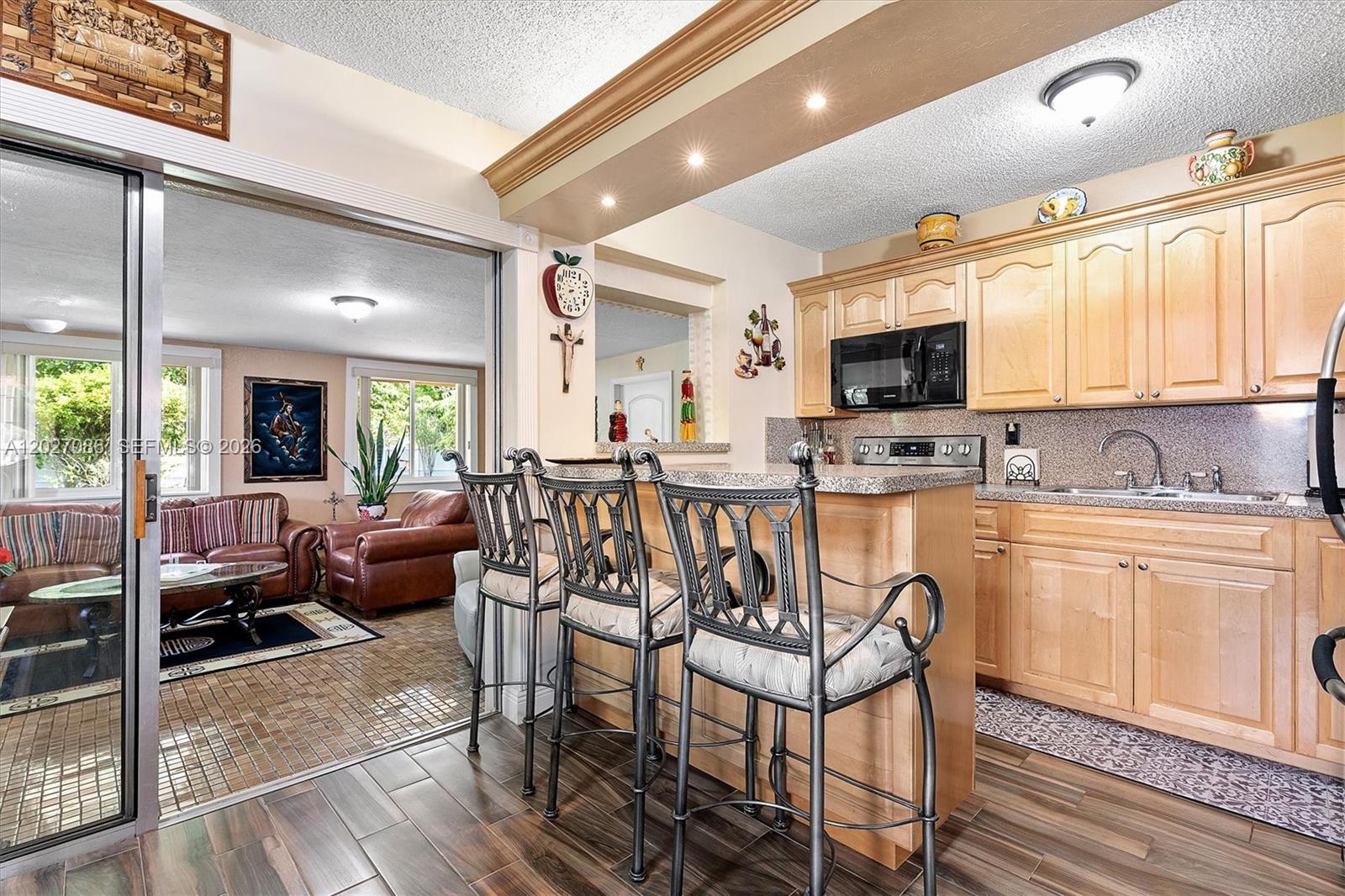 CAROL CITY LAKE STEVEN ES - Residential