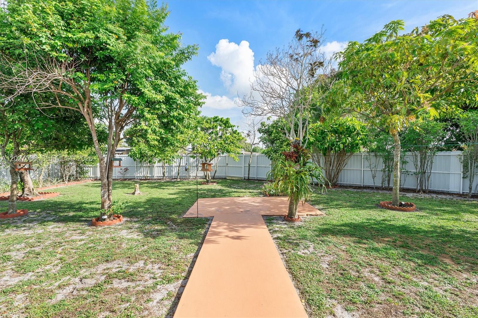 CAROL CITY LAKE STEVEN ES - Residential