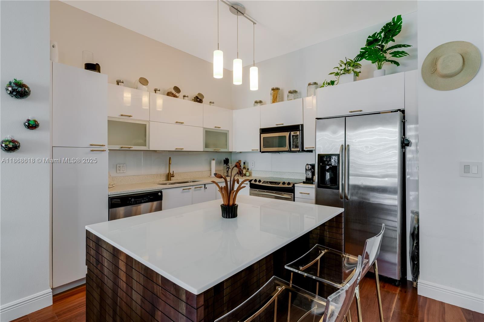 THE LOFT DOWNTOWN CONDO - Residential