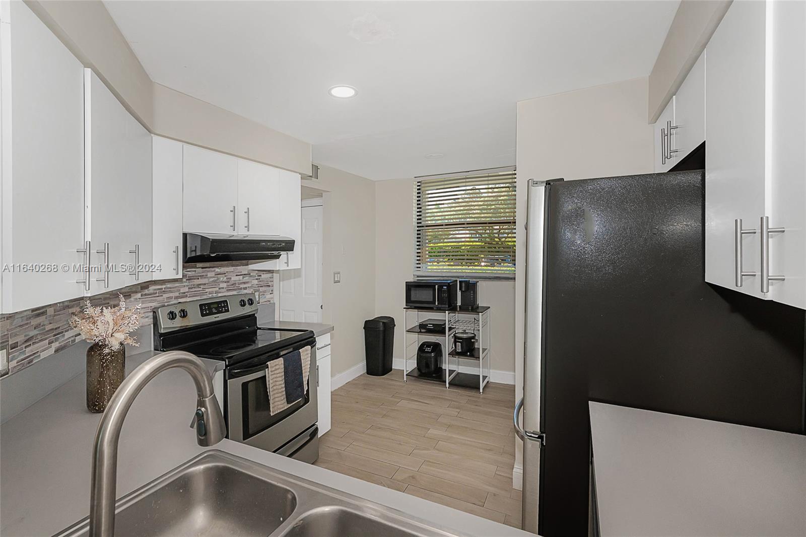 LAKE EMERALD CONDOMINIUM - Residential Lease