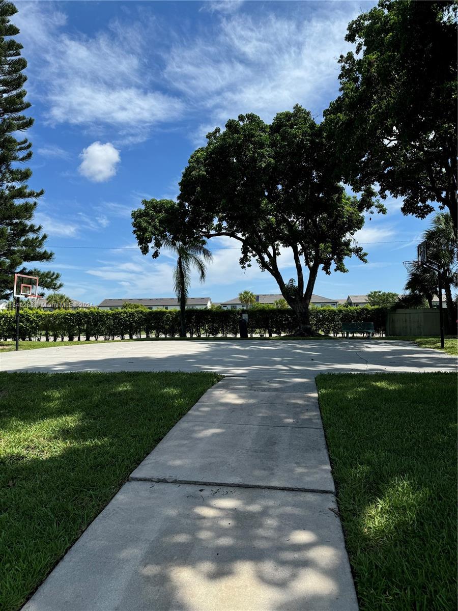 LAKE EMERALD CONDOMINIUM - Residential Lease