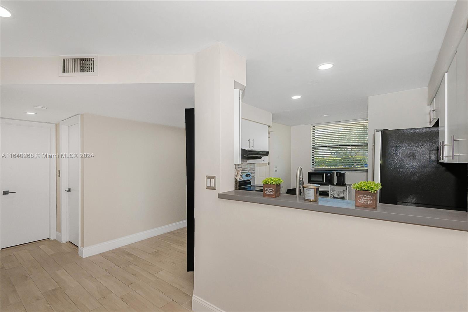 LAKE EMERALD CONDOMINIUM - Residential Lease