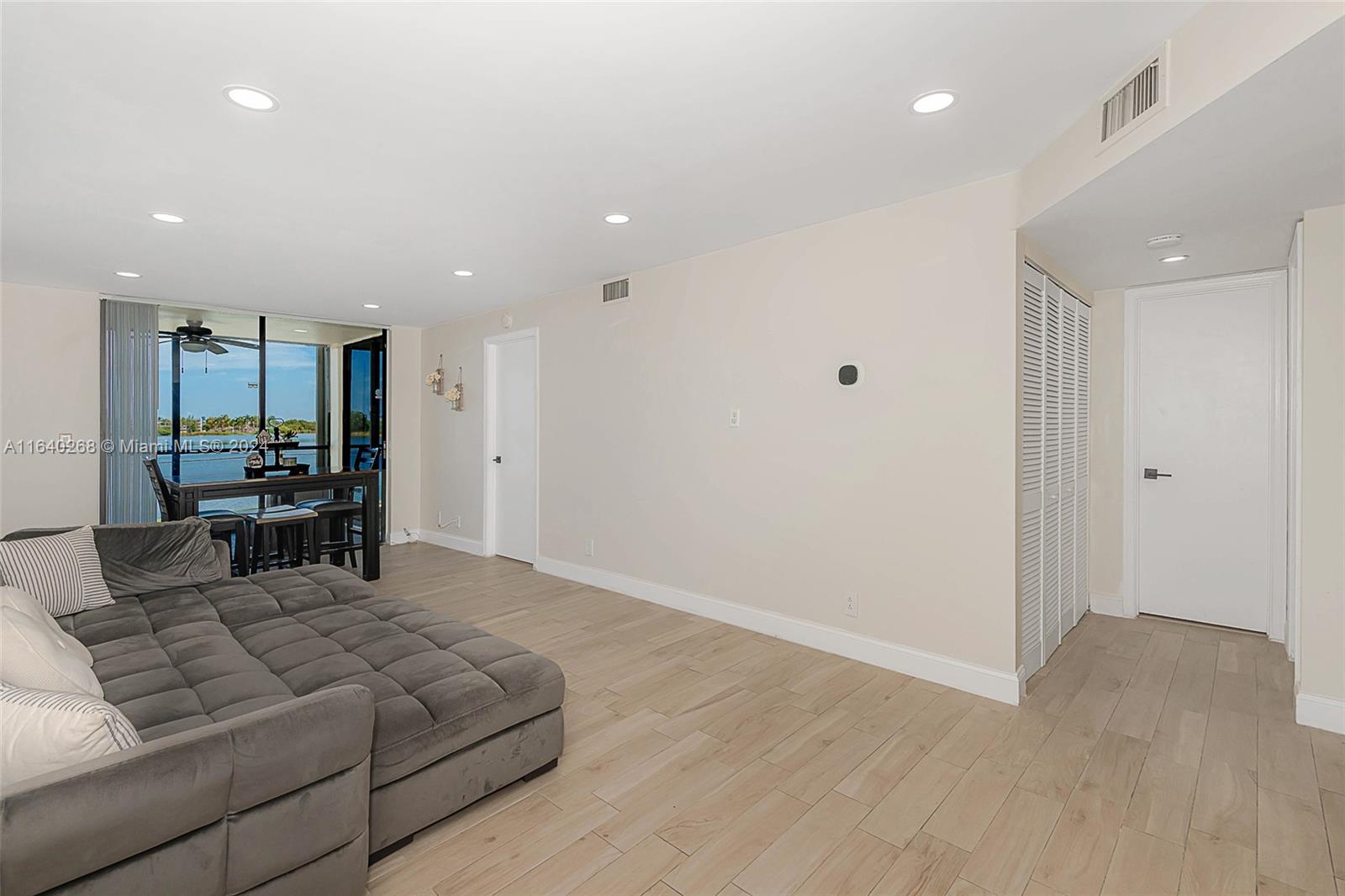 LAKE EMERALD CONDOMINIUM - Residential Lease