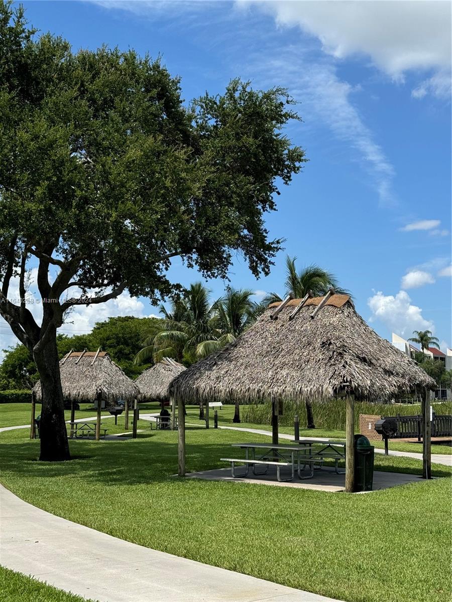 LAKE EMERALD CONDOMINIUM - Residential Lease