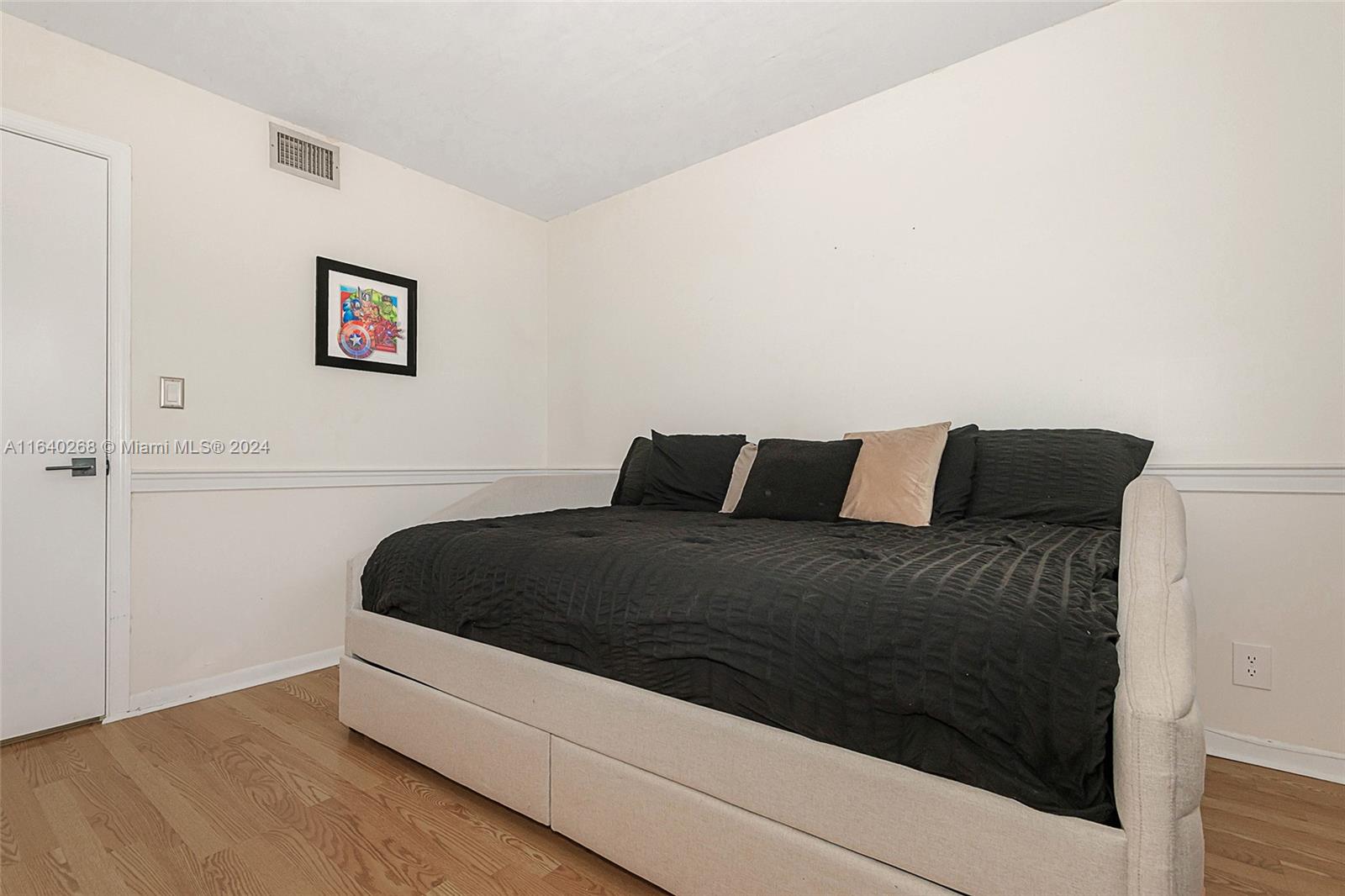 LAKE EMERALD CONDOMINIUM - Residential Lease
