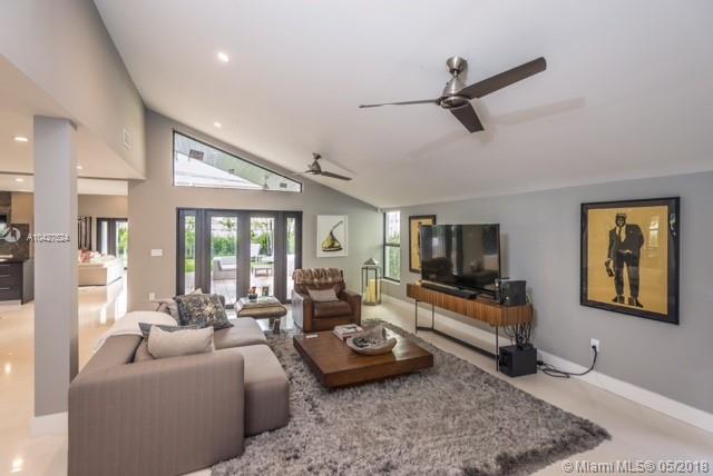 VILLAS AT BRIDGEPORT COND - Residential
