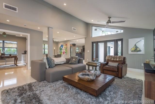 VILLAS AT BRIDGEPORT COND - Residential