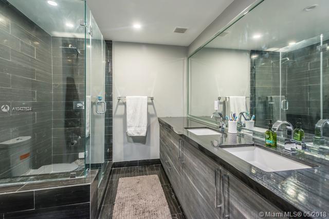 VILLAS AT BRIDGEPORT COND - Residential