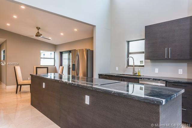 VILLAS AT BRIDGEPORT COND - Residential