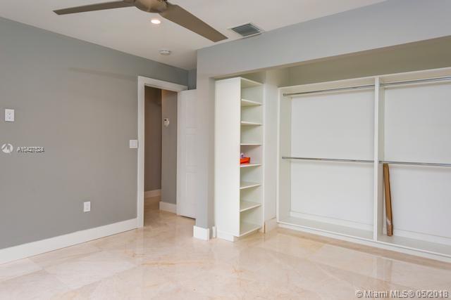 VILLAS AT BRIDGEPORT COND - Residential