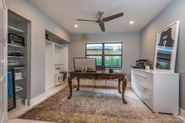VILLAS AT BRIDGEPORT COND - Residential