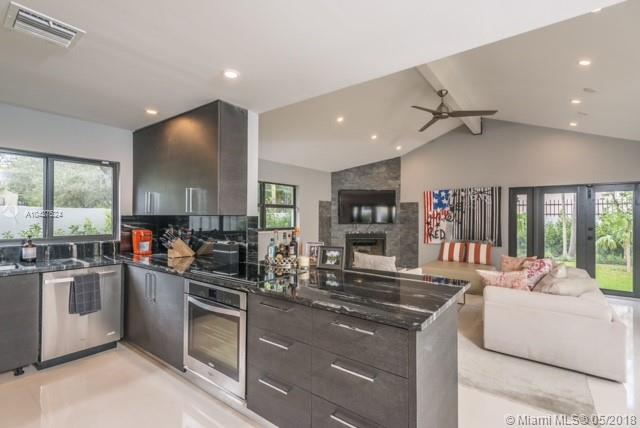 VILLAS AT BRIDGEPORT COND - Residential