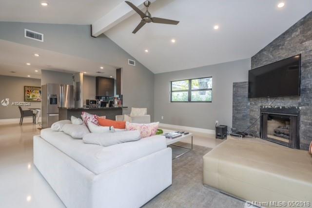 VILLAS AT BRIDGEPORT COND - Residential