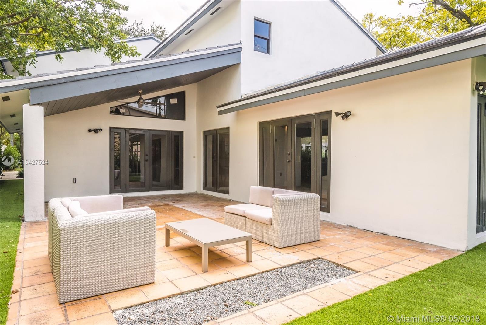 VILLAS AT BRIDGEPORT COND - Residential