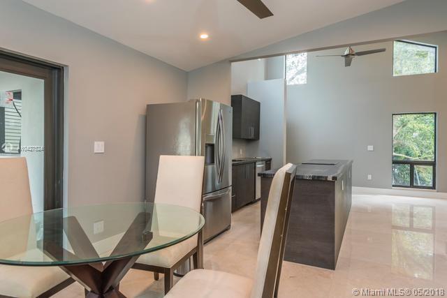 VILLAS AT BRIDGEPORT COND - Residential