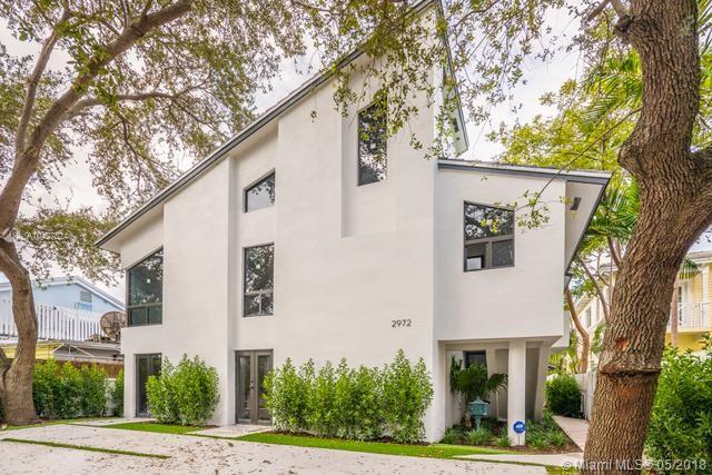VILLAS AT BRIDGEPORT COND - Residential