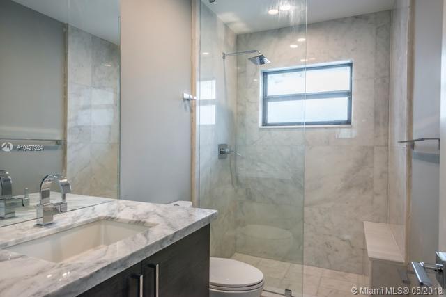 VILLAS AT BRIDGEPORT COND - Residential
