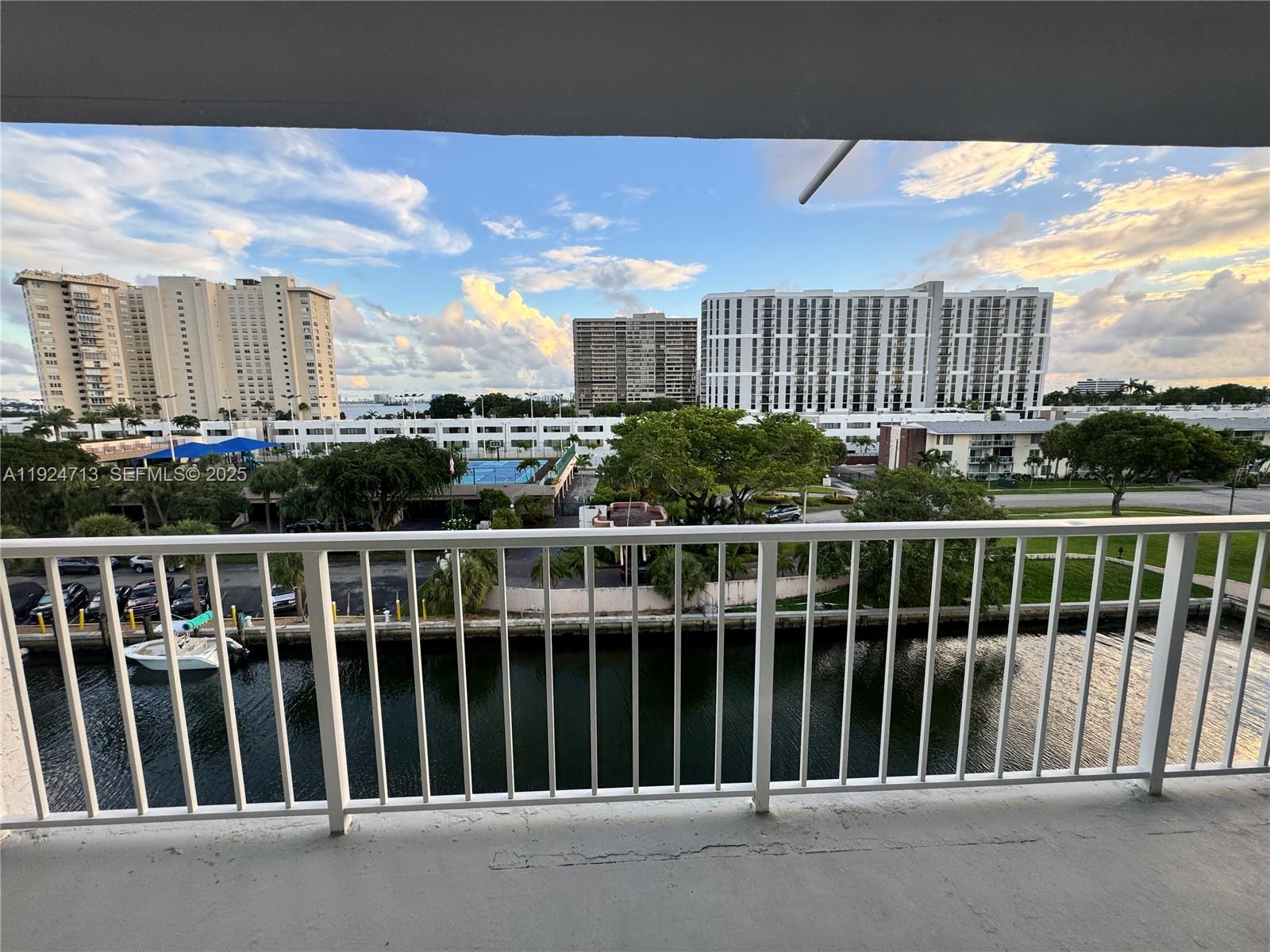 1650 NE 115th St 609