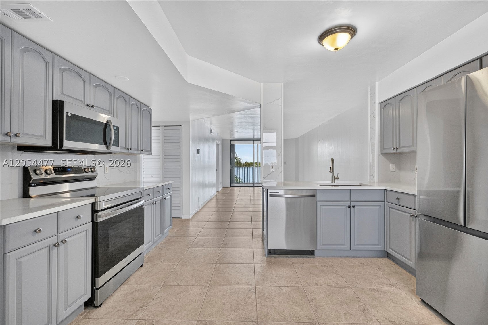 117 Lake Emerald Dr 408