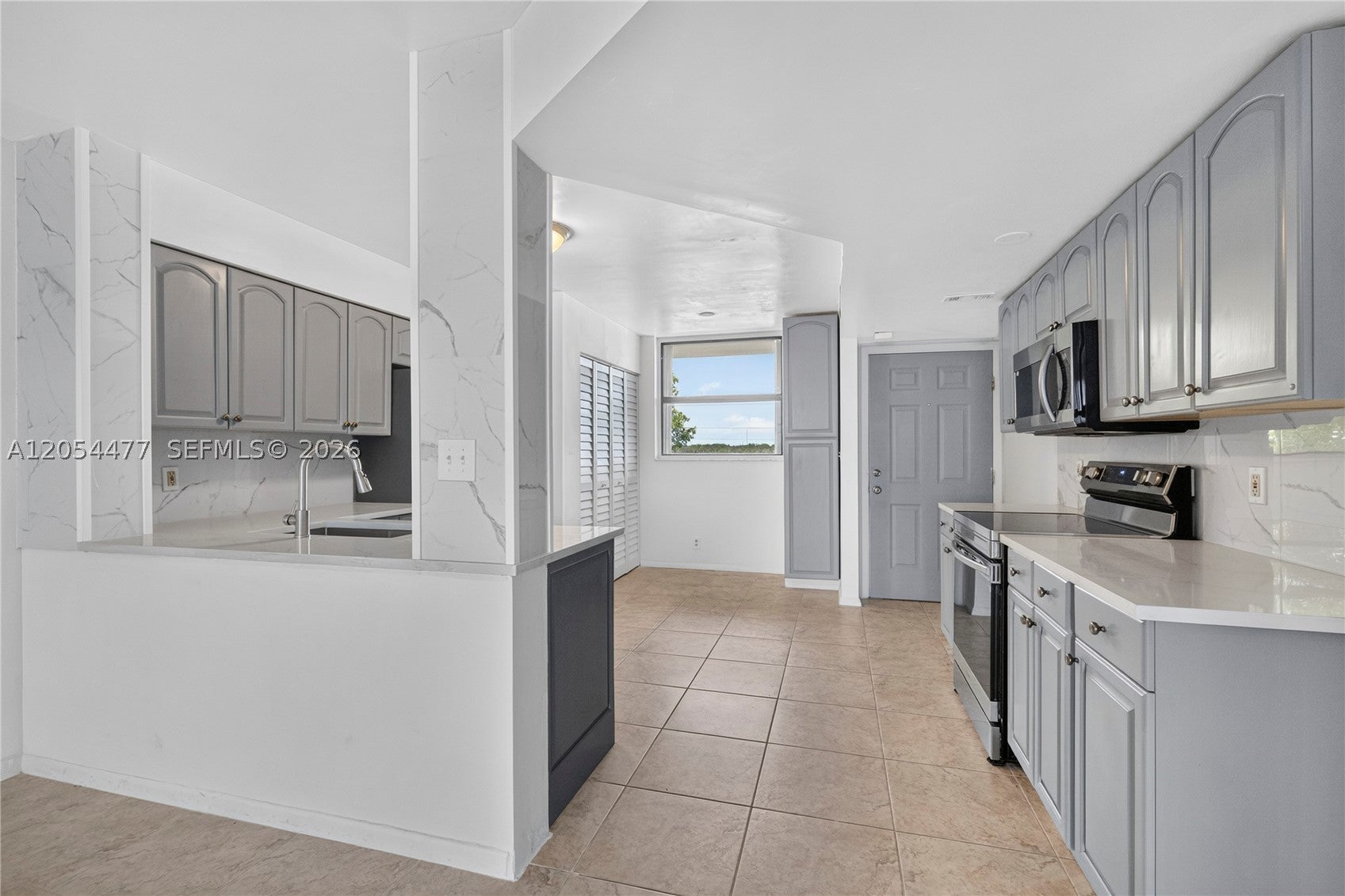 117 Lake Emerald Dr 408