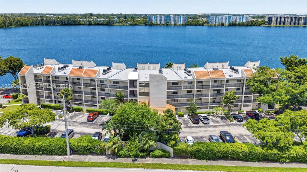 Photo of 117 Lake Emerald Dr #408, Oakland Park, FL 33309 (MLS # A12054477)
