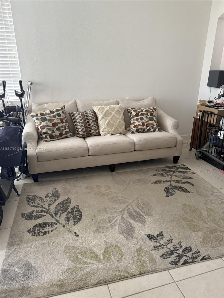 MANDARIN LAKES - Residential