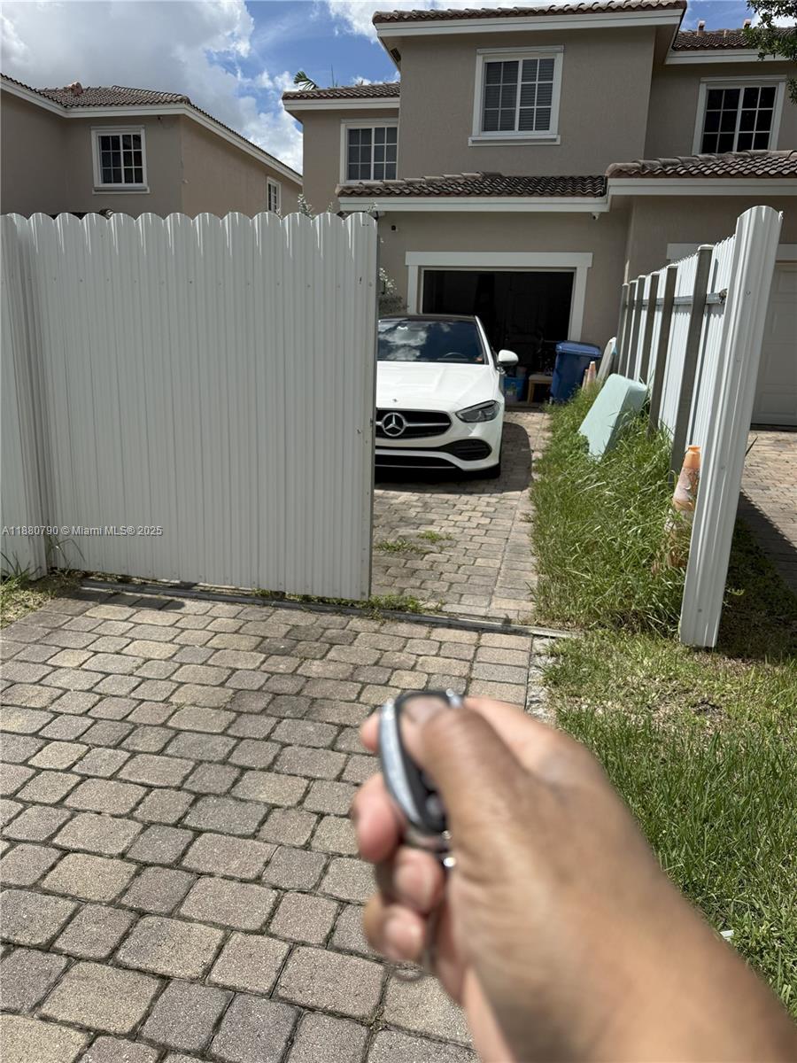 MANDARIN LAKES - Residential