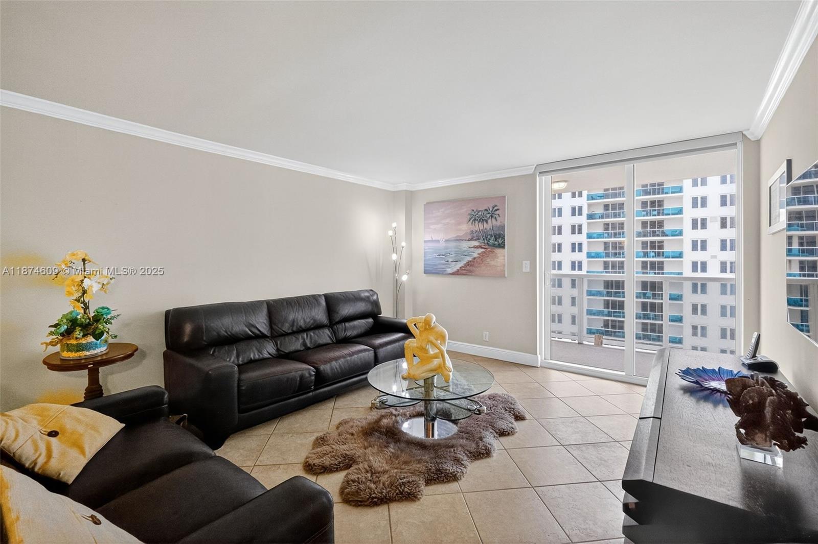 2401 Collins Ave 1005