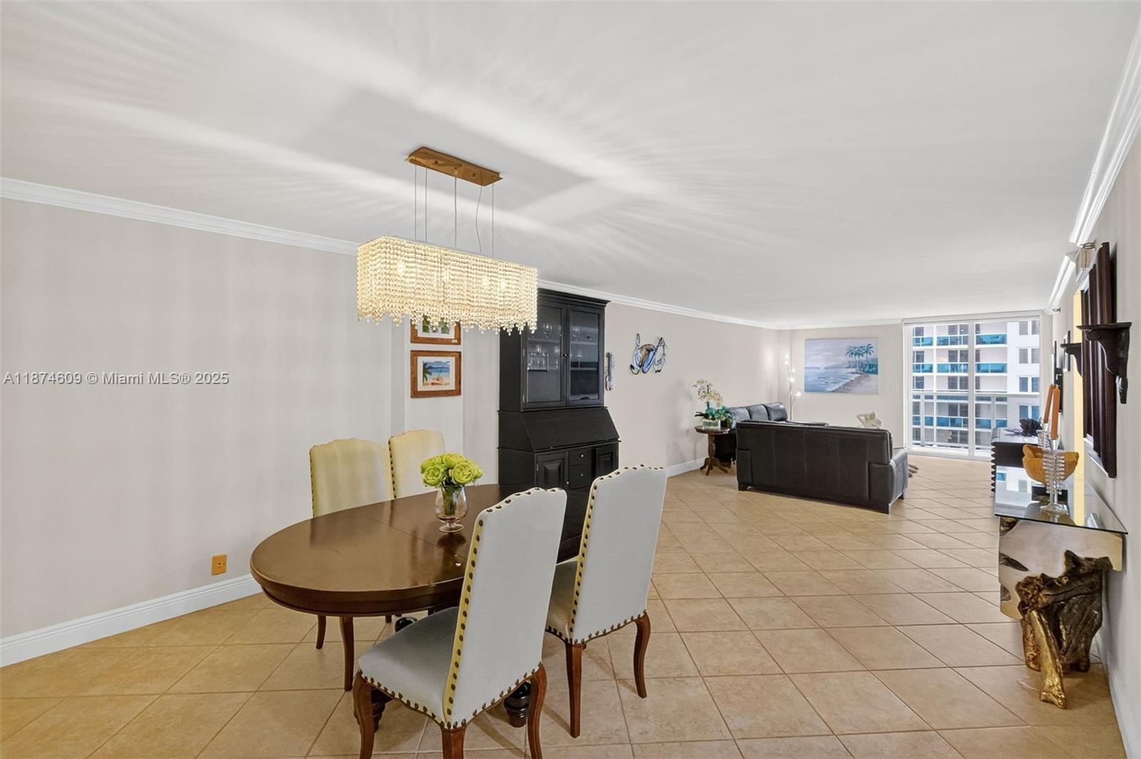 2401 Collins Ave 1005