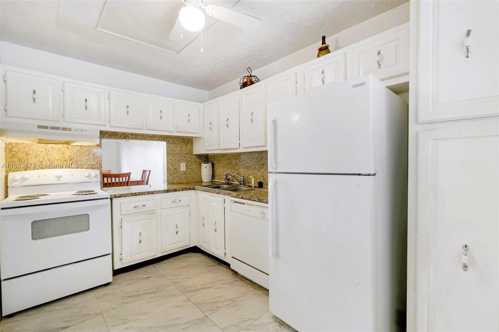 GOLDEN LAKES VILLAGE COND - Residential Lease