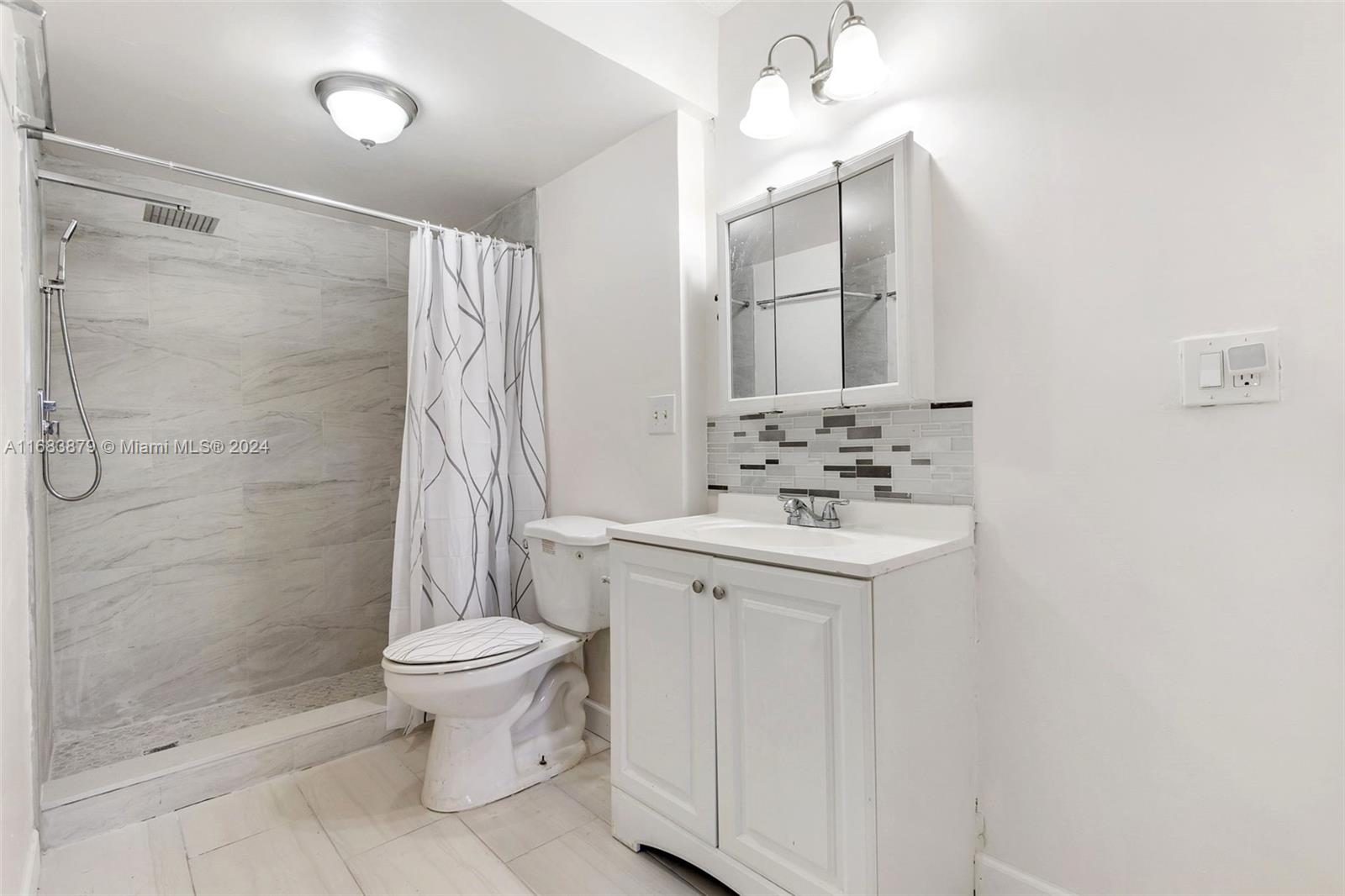 GOLDEN LAKES VILLAGE COND - Residential Lease