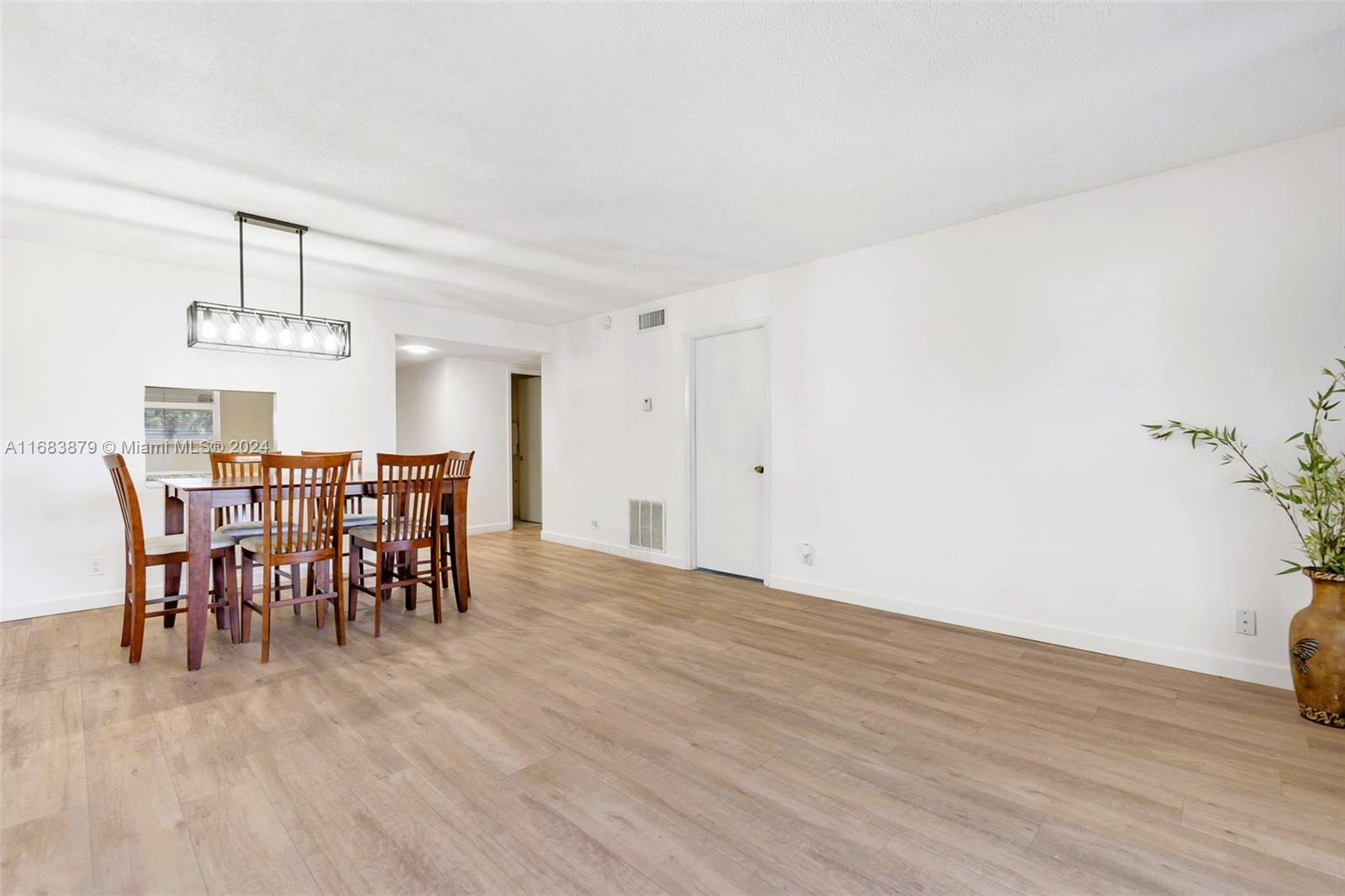 GOLDEN LAKES VILLAGE COND - Residential Lease