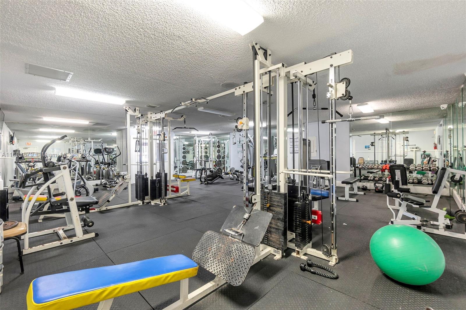 GOLDEN LAKES VILLAGE COND - Residential Lease