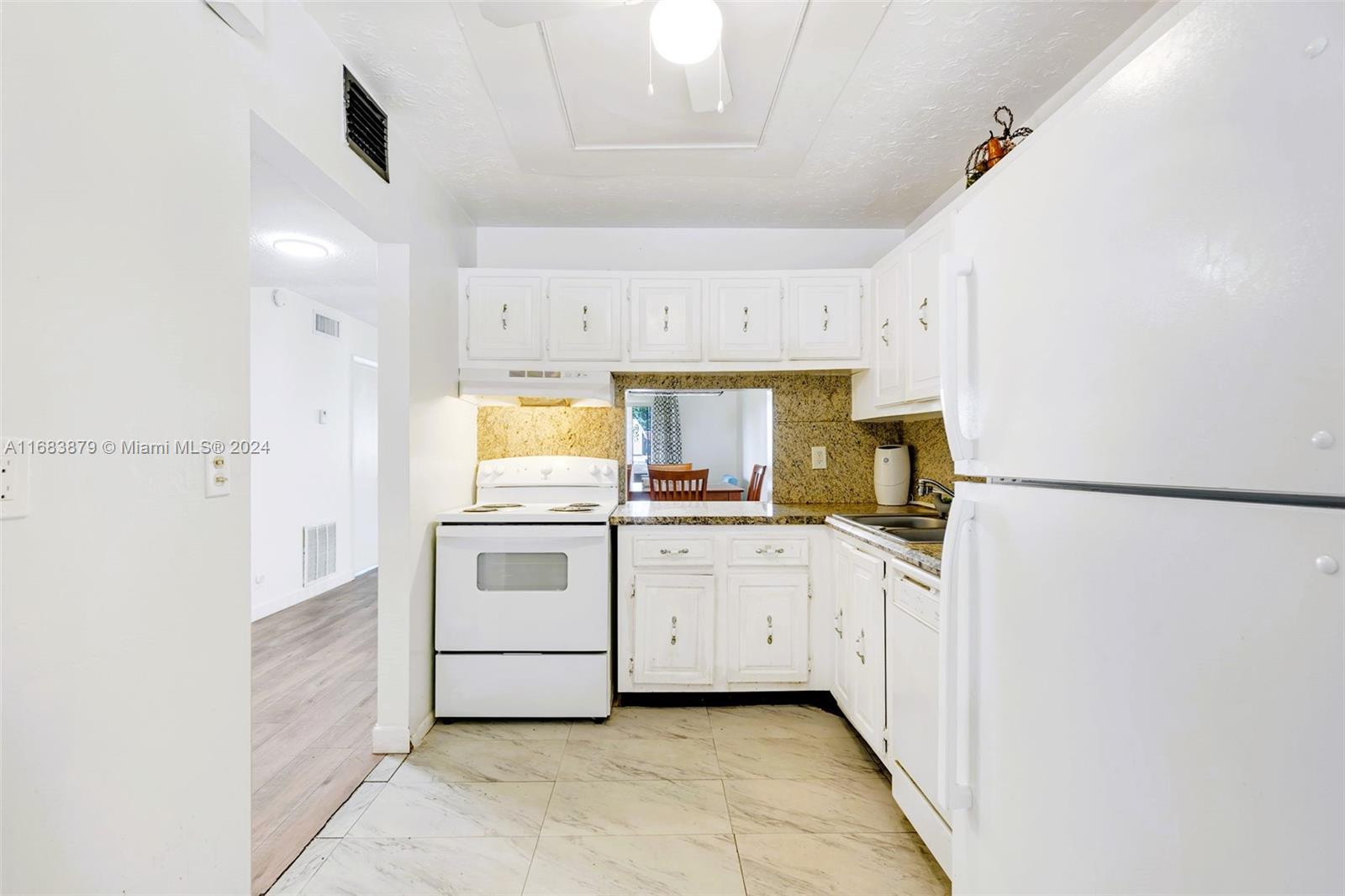GOLDEN LAKES VILLAGE COND - Residential Lease