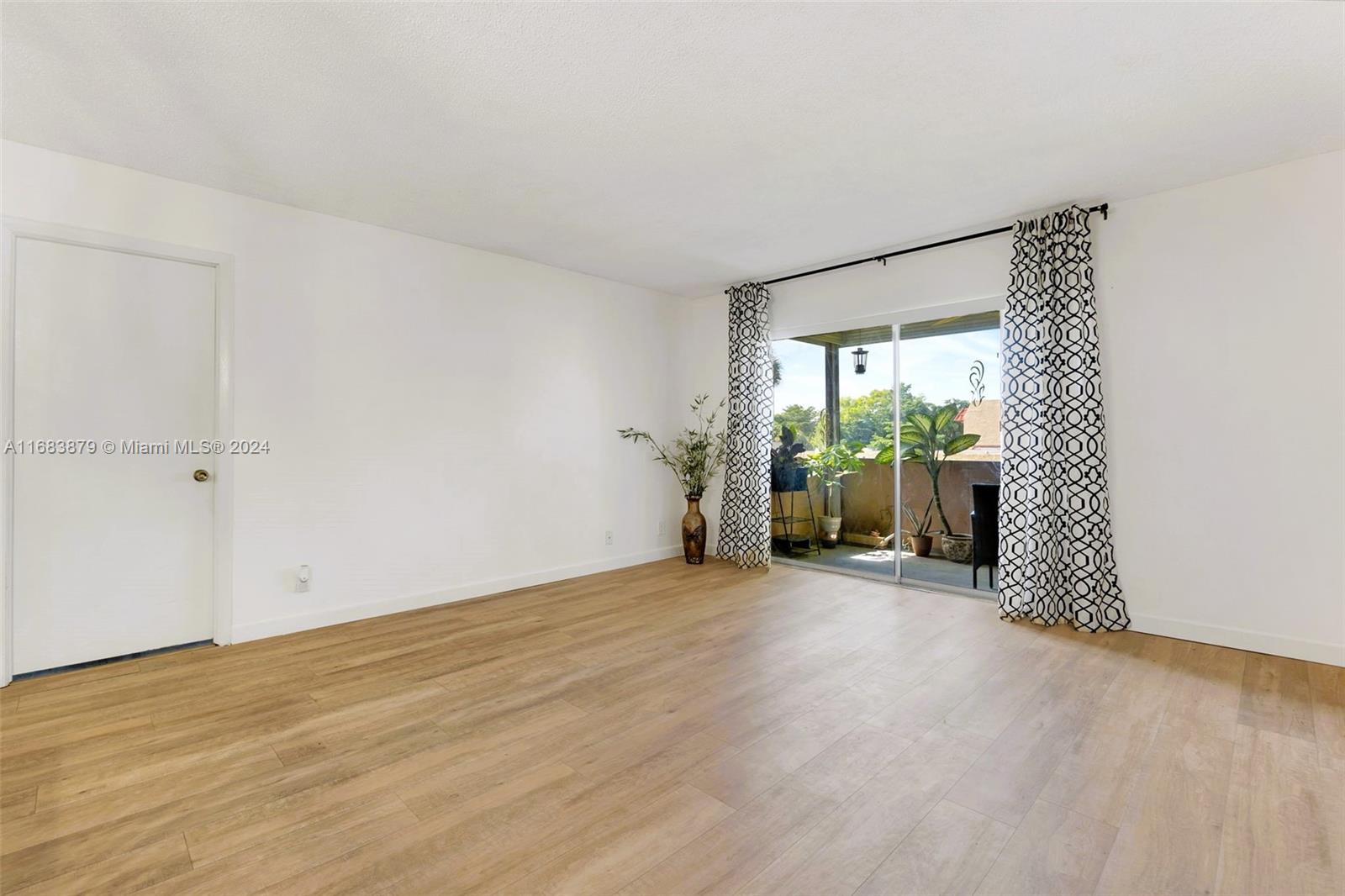 GOLDEN LAKES VILLAGE COND - Residential Lease