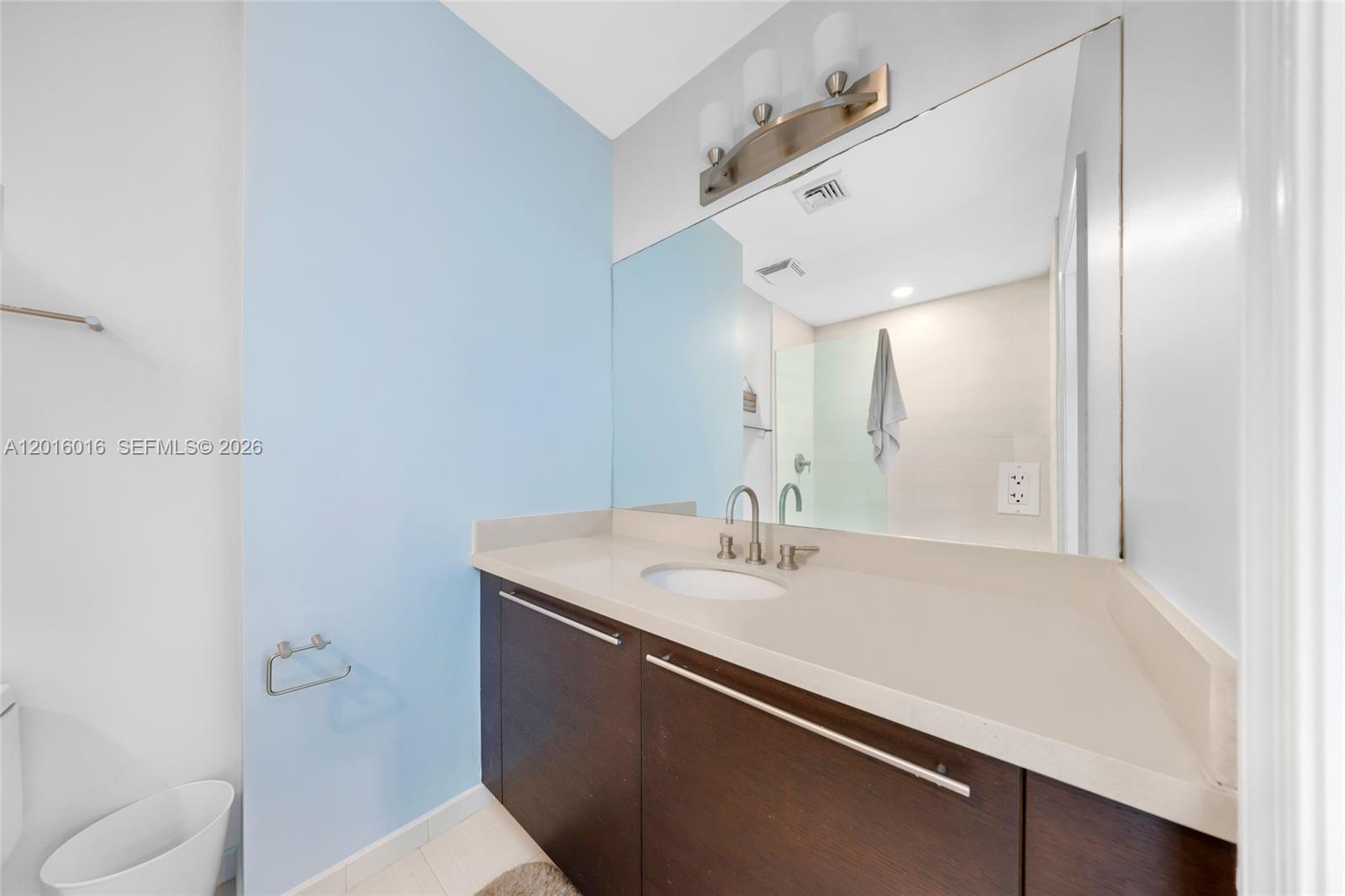 ELOQUENCE ON THE BAY COND - Residential Lease