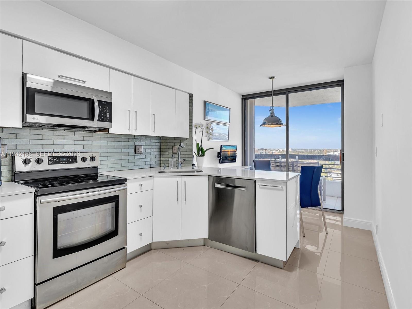 MYSTIC POINTE TOWER 500 C - Residential