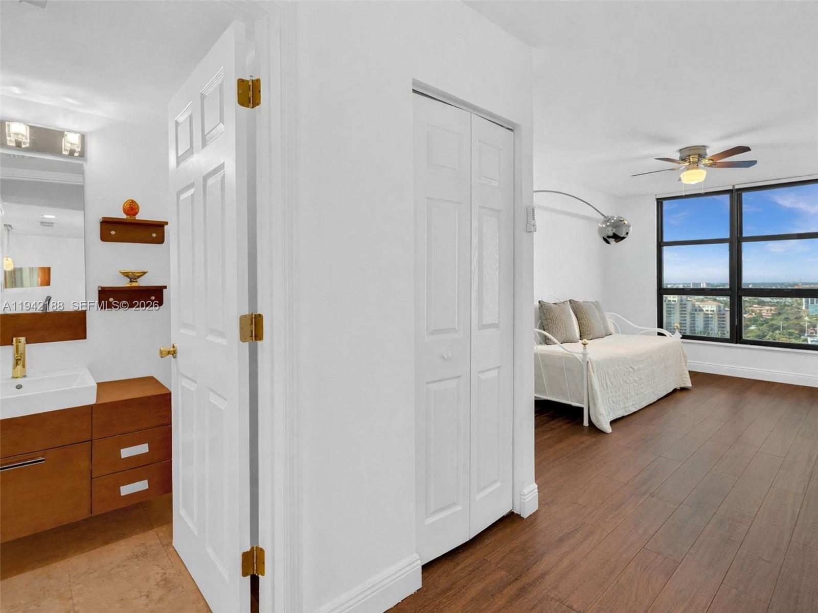 MYSTIC POINTE TOWER 500 C - Residential