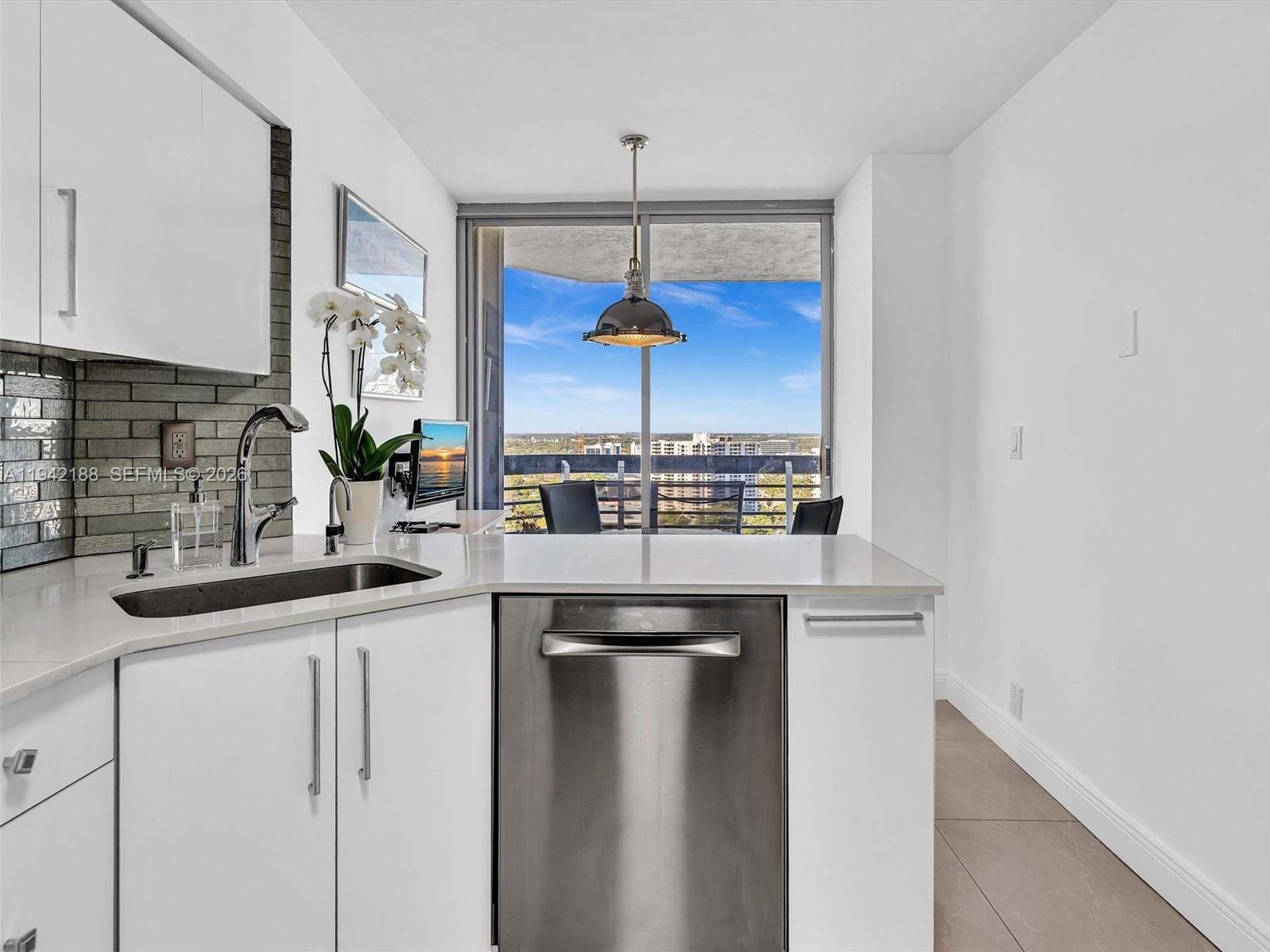 MYSTIC POINTE TOWER 500 C - Residential