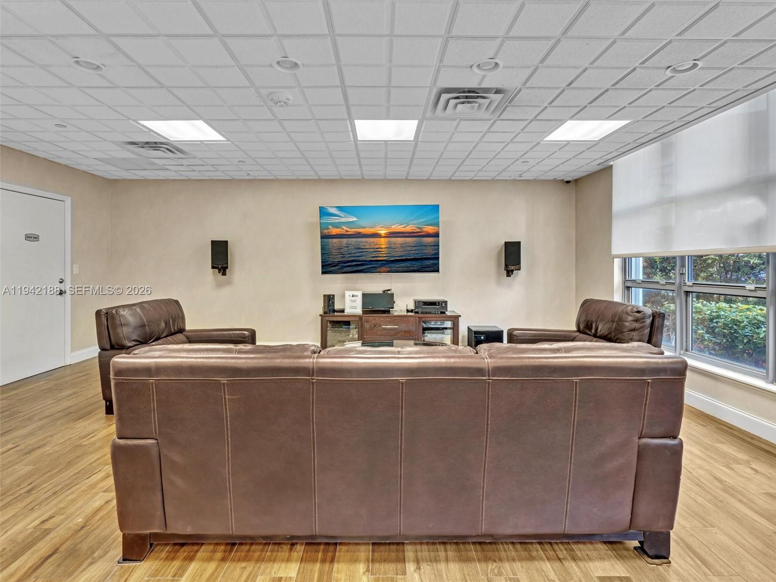 MYSTIC POINTE TOWER 500 C - Residential