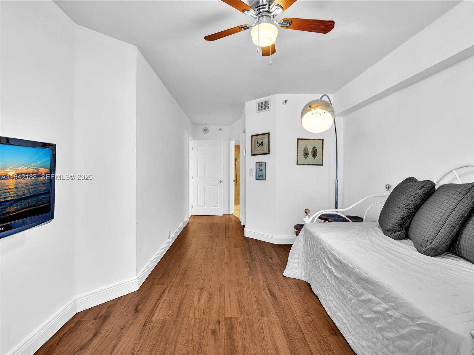 MYSTIC POINTE TOWER 500 C - Residential