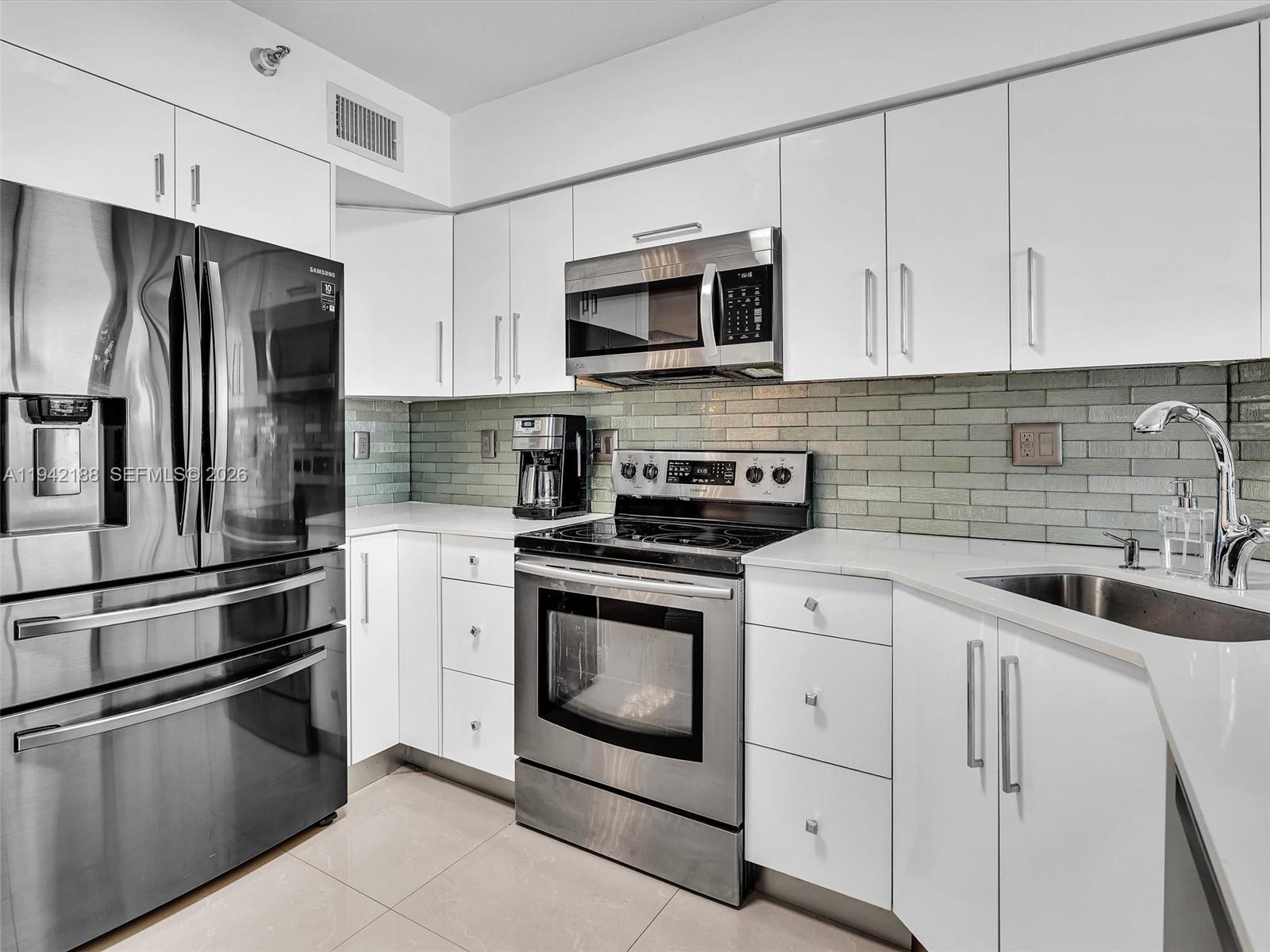 MYSTIC POINTE TOWER 500 C - Residential