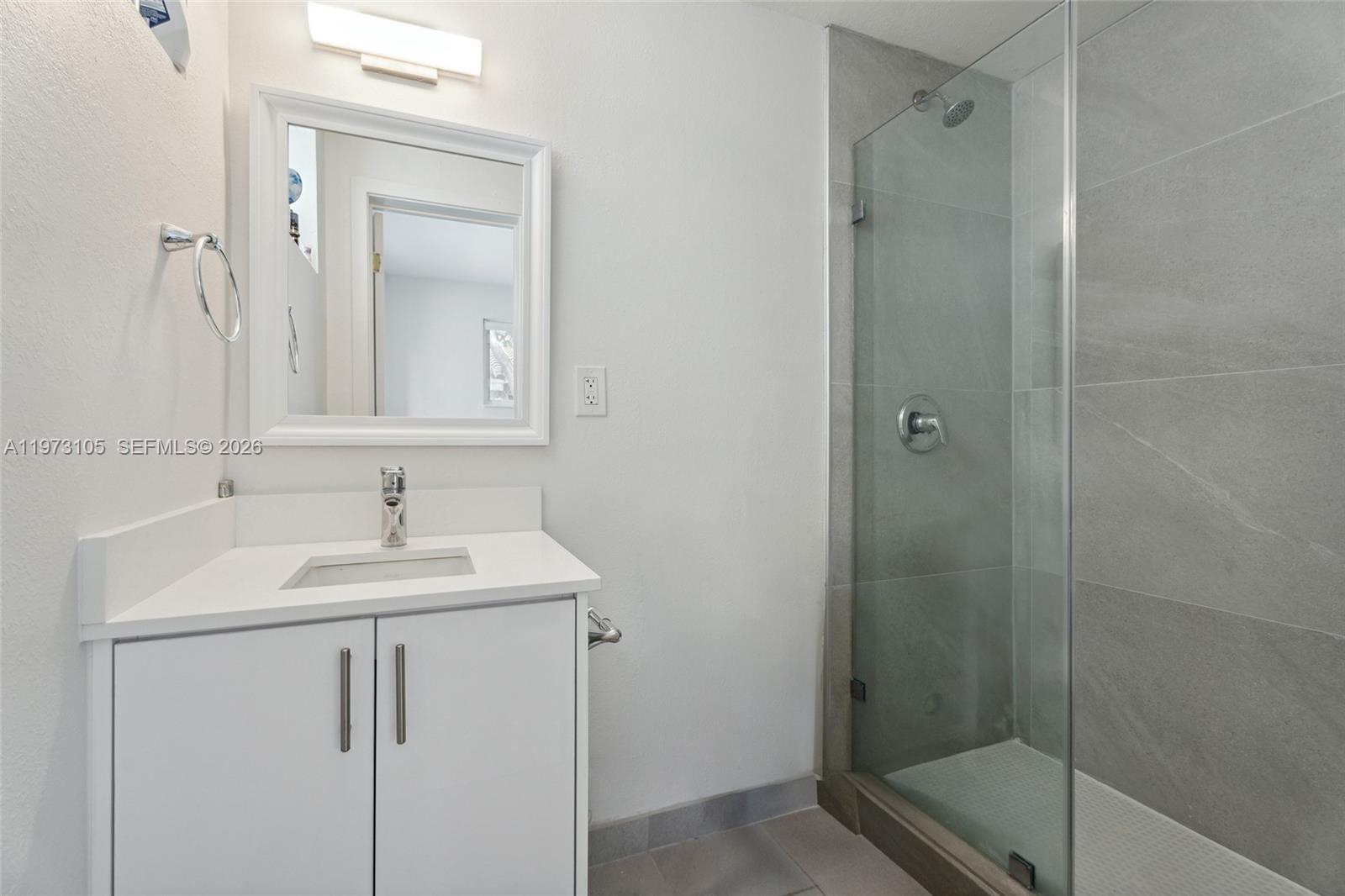 BISCAYNE BCH SUB - Residential Lease