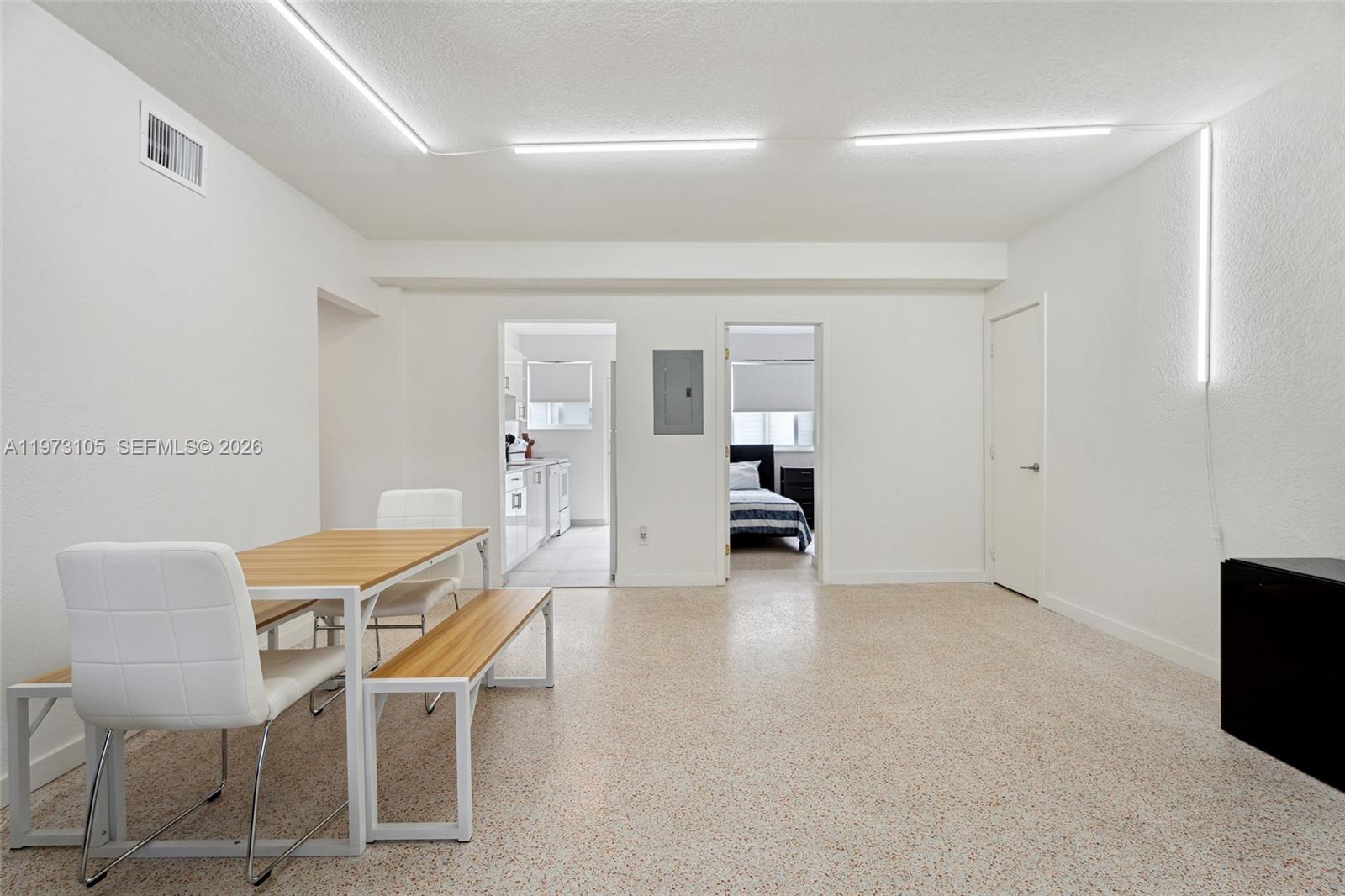 BISCAYNE BCH SUB - Residential Lease