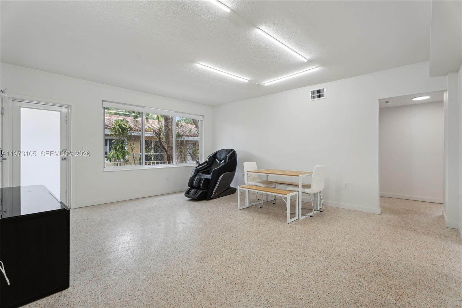 BISCAYNE BCH SUB - Residential Lease