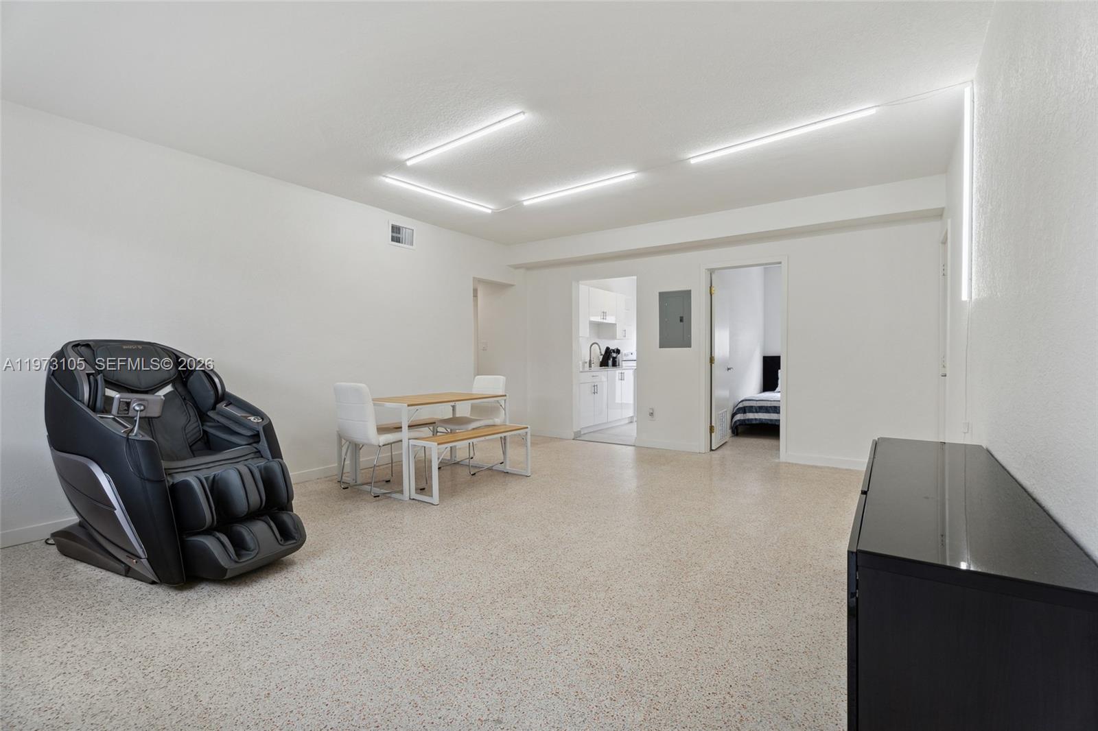 BISCAYNE BCH SUB - Residential Lease