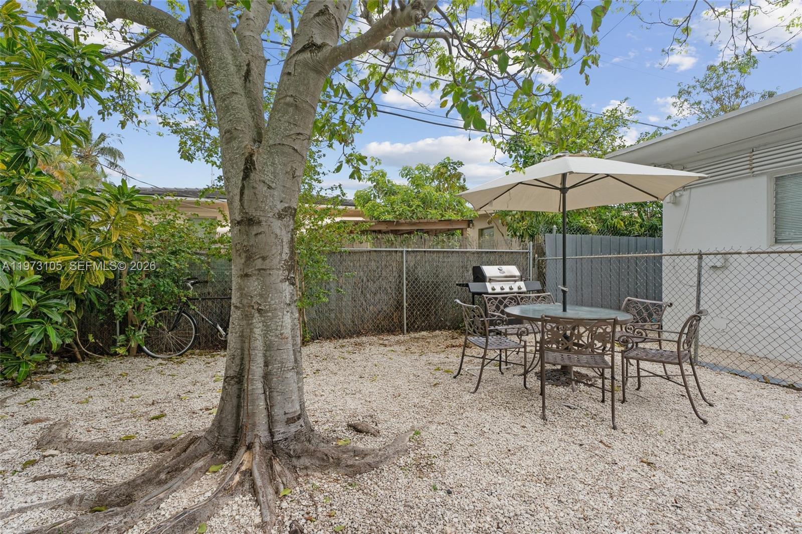BISCAYNE BCH SUB - Residential Lease