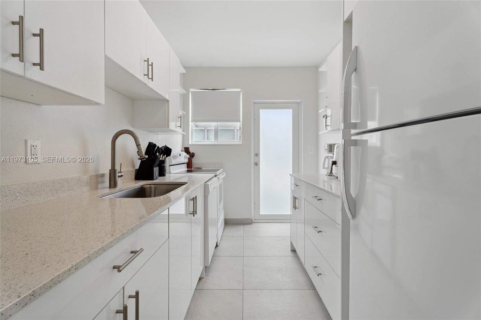 BISCAYNE BCH SUB - Residential Lease