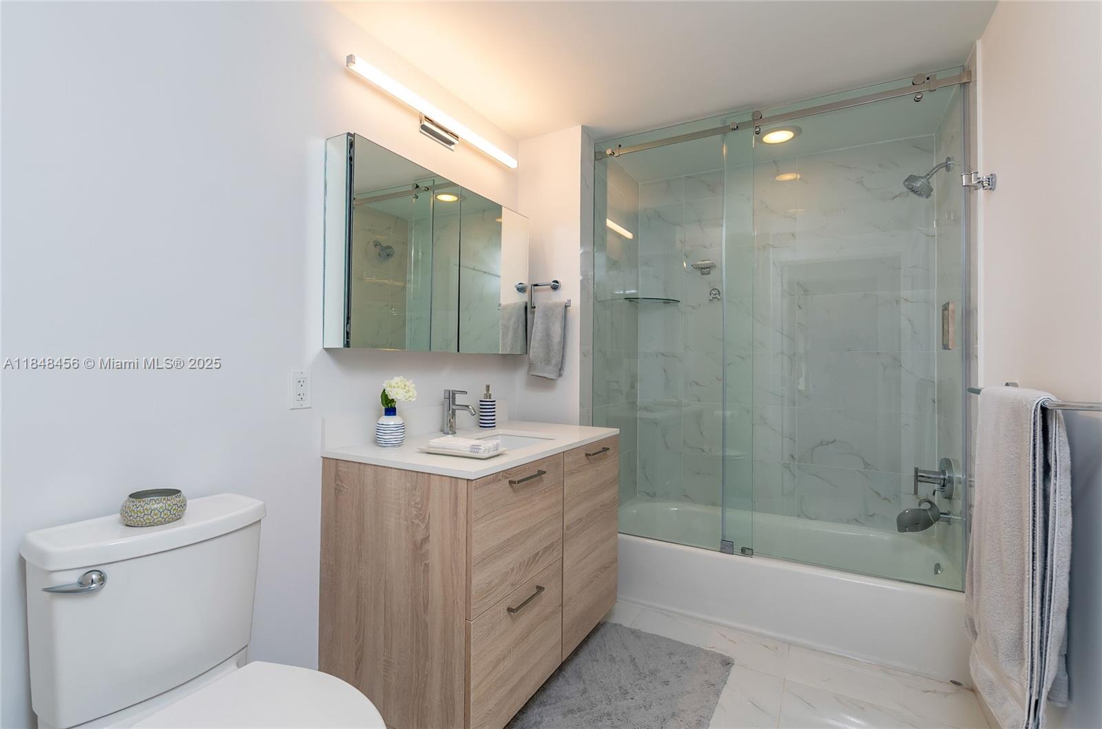 THE HARBOUR NORTH CONDO - Residential